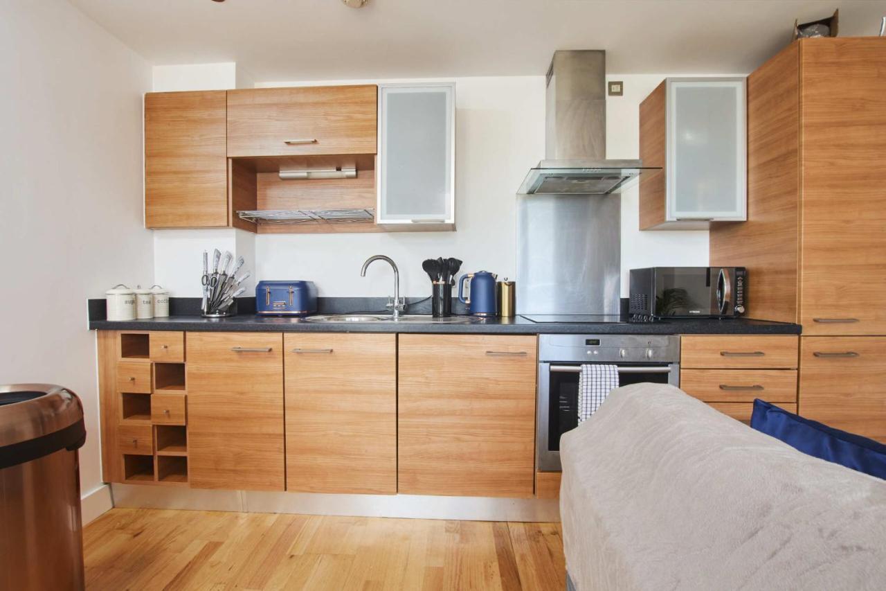 King Deluxe City Apt Large Space& Free Parking! No Balcony Leeds  Exteriör bild