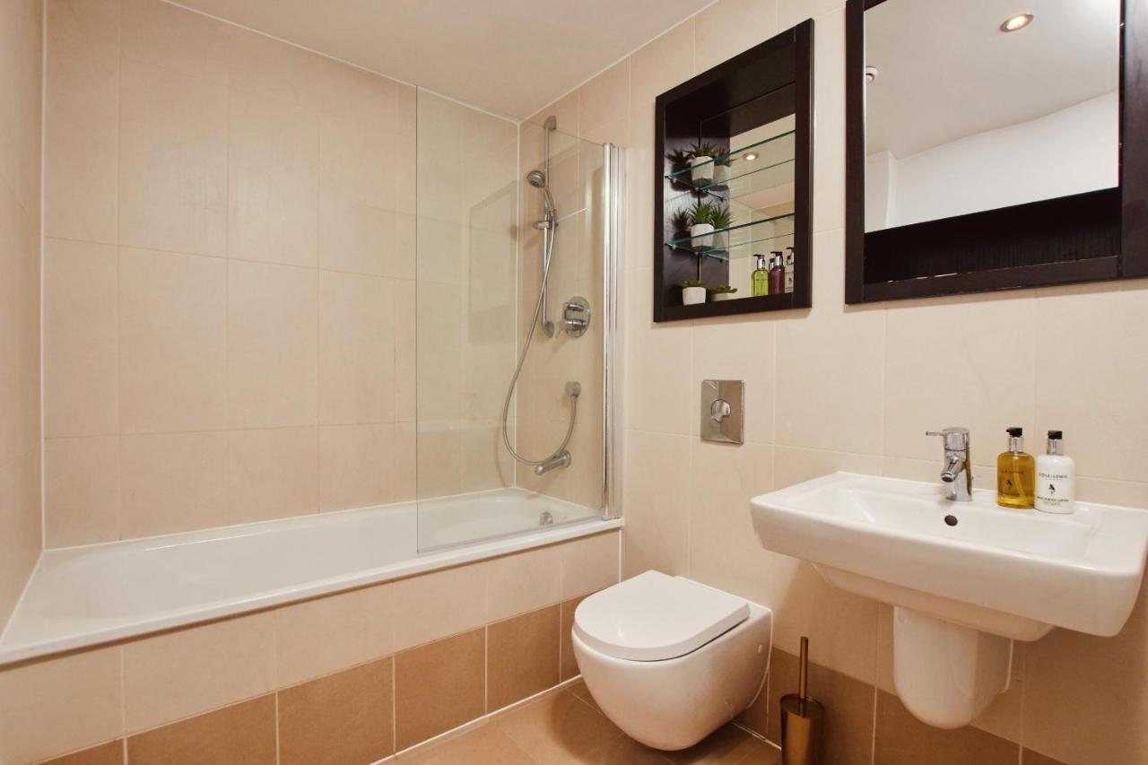 King Deluxe City Apt Large Space& Free Parking! No Balcony Leeds  Exteriör bild