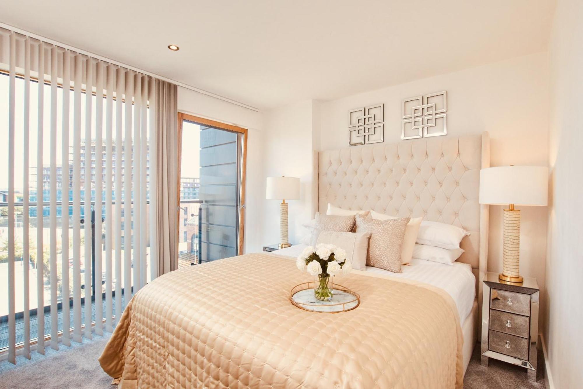 King Deluxe City Apt Large Space& Free Parking! No Balcony Leeds  Exteriör bild